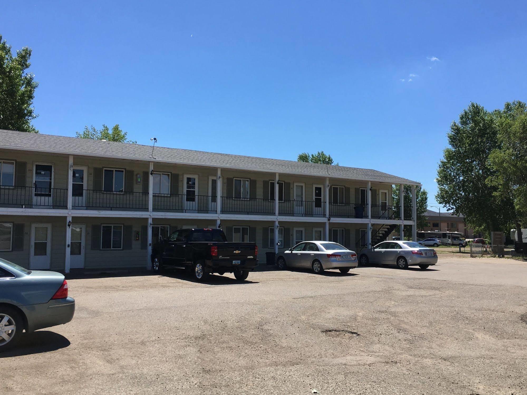 Colonial Motel And Rv Park Mandan Εξωτερικό φωτογραφία