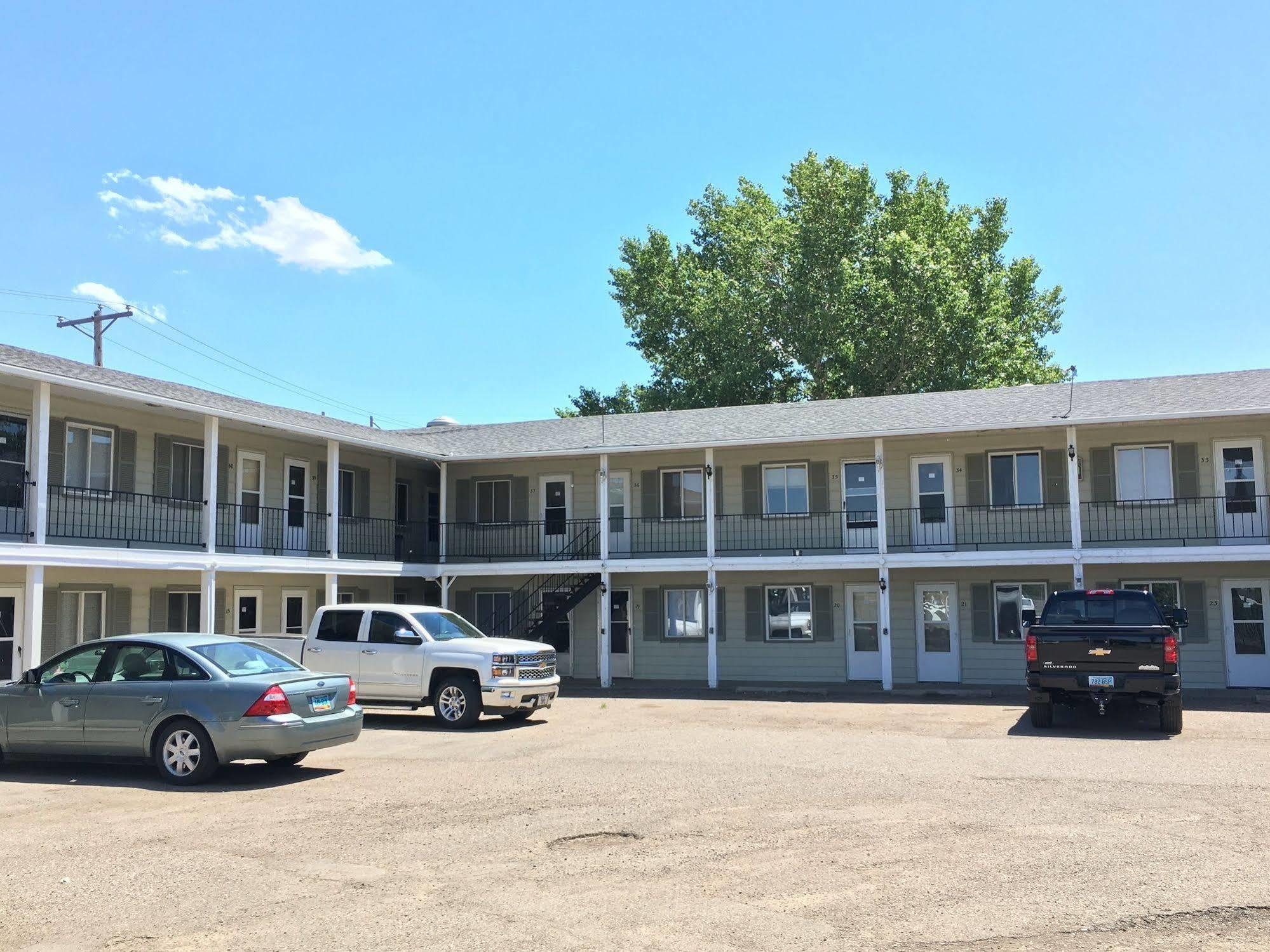 Colonial Motel And Rv Park Mandan Εξωτερικό φωτογραφία