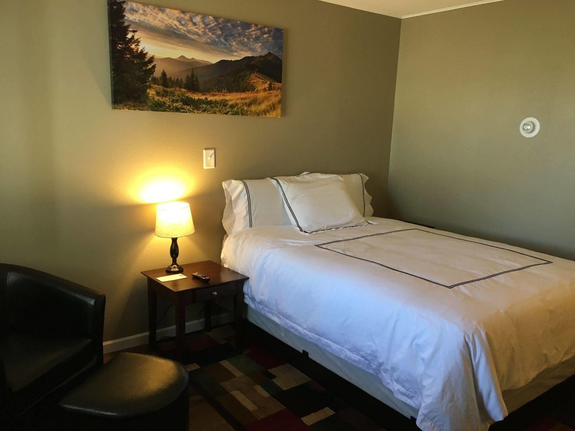 Colonial Motel And Rv Park Mandan Εξωτερικό φωτογραφία