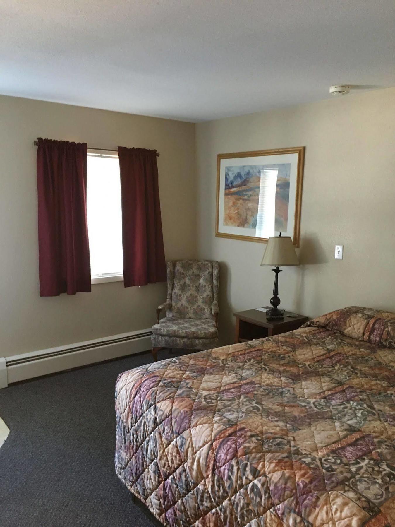 Colonial Motel And Rv Park Mandan Εξωτερικό φωτογραφία