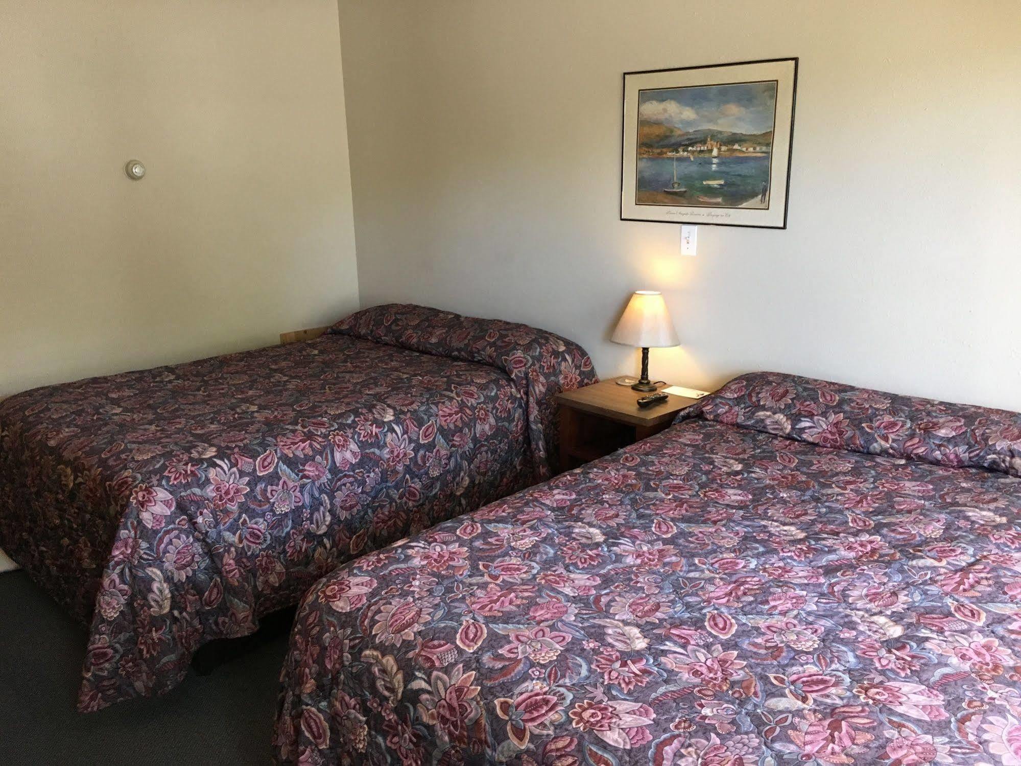Colonial Motel And Rv Park Mandan Εξωτερικό φωτογραφία