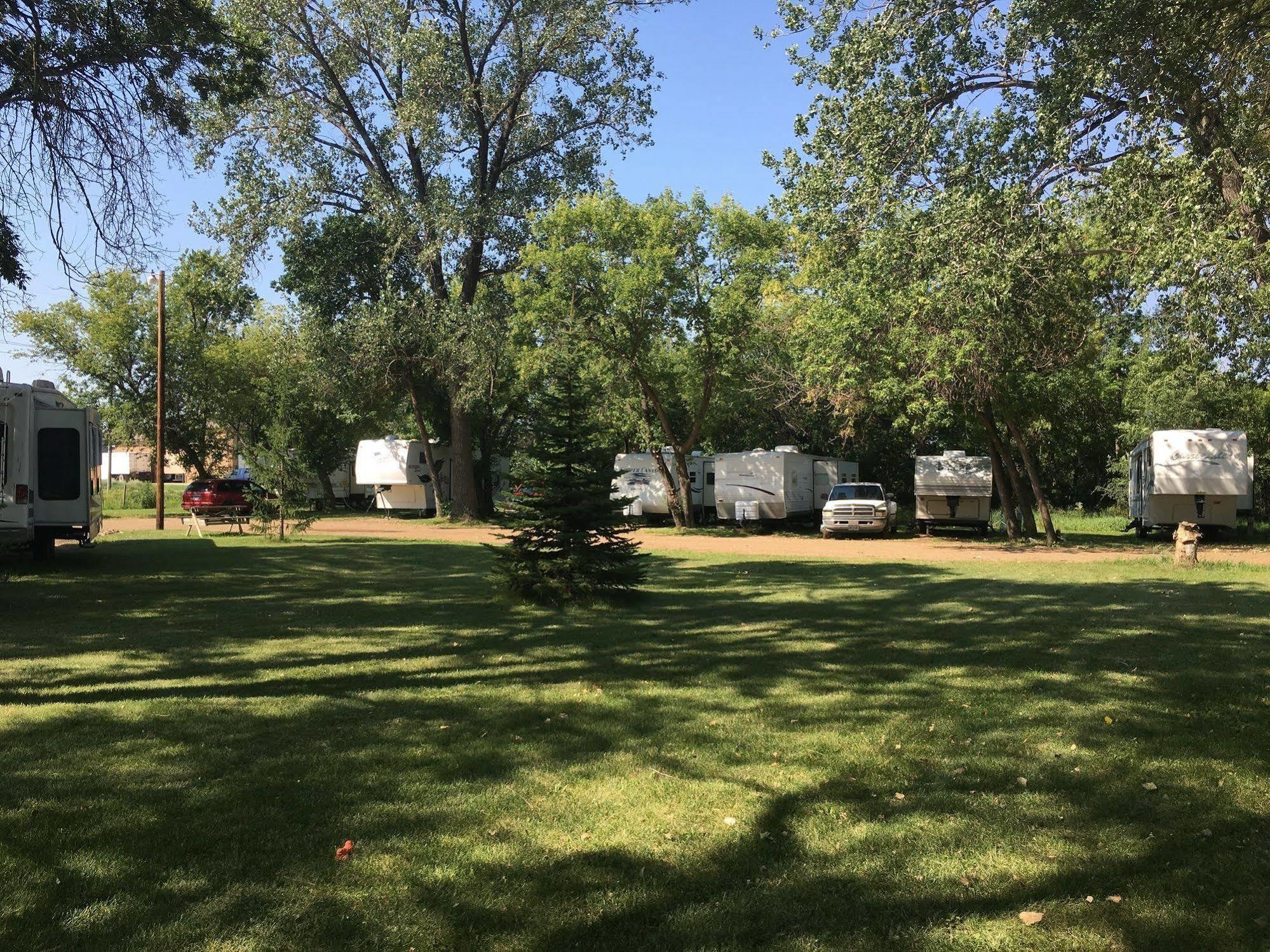 Colonial Motel And Rv Park Mandan Εξωτερικό φωτογραφία